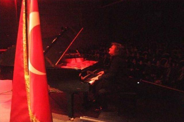 Piyanist Tuluyhan Uğurlu Zonguldak’Ta Konser Verdi