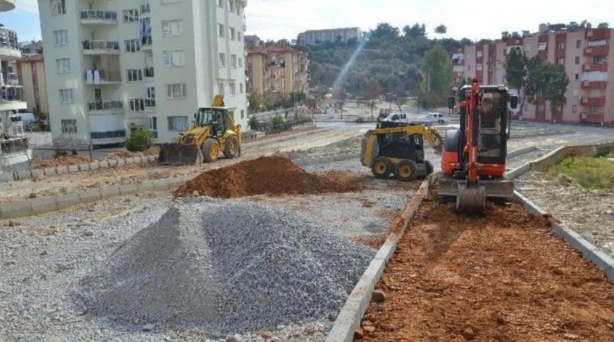 Kuşadası&rsquo;nda Yol Ve Kaldırım &Ccedil;alışmaları S&uuml;r&uuml;yor
