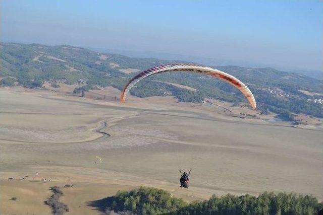 İşitme Engelli Çocuklar, Yamaç Paraşütü İle Gökyüzüyle Buluştu