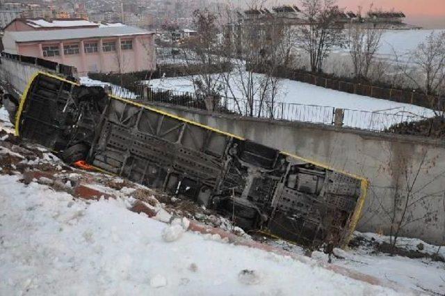 Elazığ'da Belediye Otobüsü Devrildi: 11 Yaralı