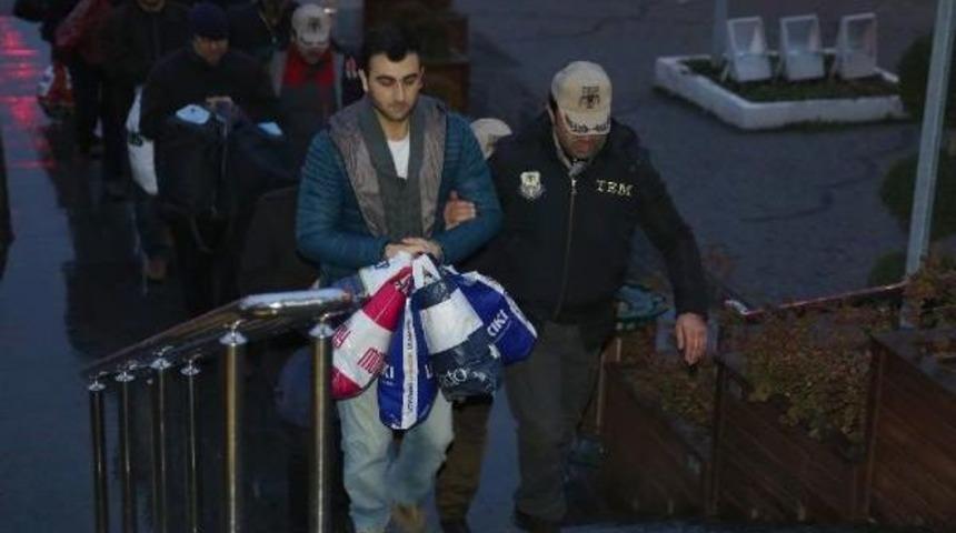 Bursa'da Fetö'den Gözaltına Alınan 13 Kişi Adliyeye Sevkedildi