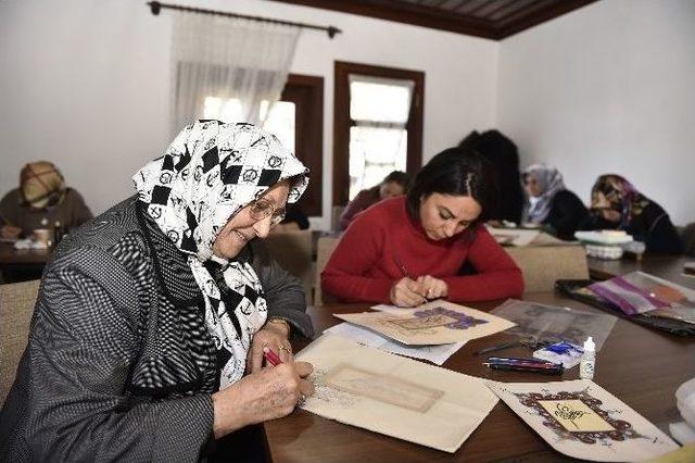 Hat Ve Tezhip’in En Güzel Örnekleri Belmek’lerde