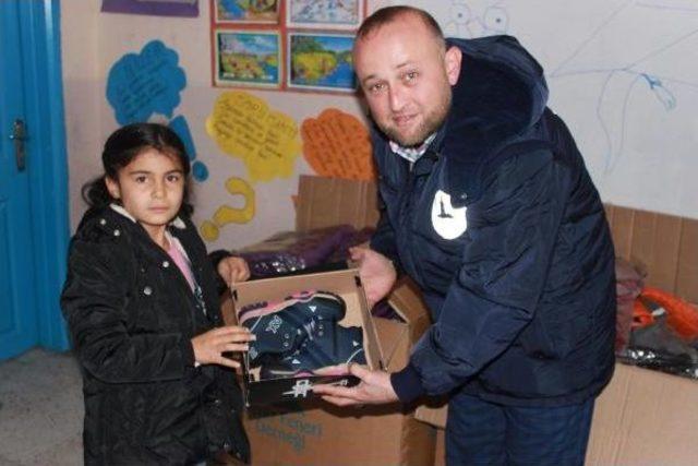 Şırnak'ta Terör Mağduru Çocuklara Tır Dolusu Giysi Yardımı