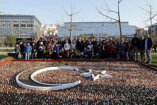 Kağıthane’de 15 Temmuz Şehitleri Anısına 15 Bin Çiçek