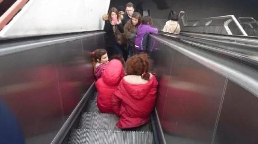 Taksim'de Suriyeli Çocukların Tehlikeli Oyunu