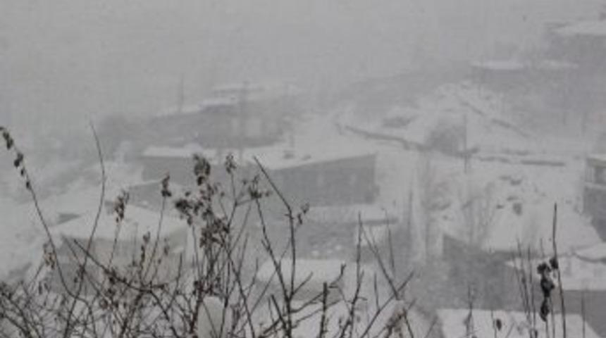 Hakkari&rsquo;de 11 K&ouml;y İle 22 Mezra Yolu Ulaşıma Kapandı