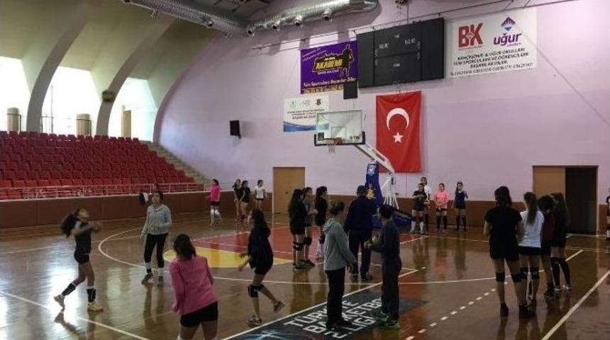 Anadolu Yıldızlar Ligi Voleybol İl Karması Se&ccedil;meleri Yapıldı