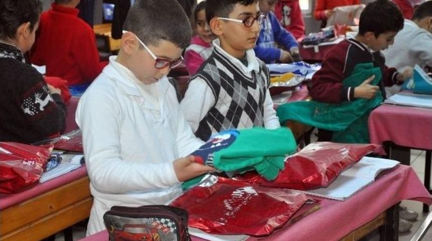 İhtiya&ccedil; Sahibi 230 &Ouml;ğrenciye Kışlık Yardımı