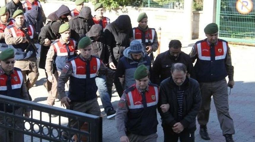 Fethiye&rsquo;de G&ouml;&ccedil;men Ka&ccedil;ak&ccedil;ılığına Karışan 9 Kişi Tutuklandı