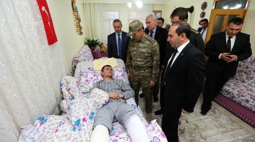 Vali Işık İle Komutanlar Gazilere Moral Verdi