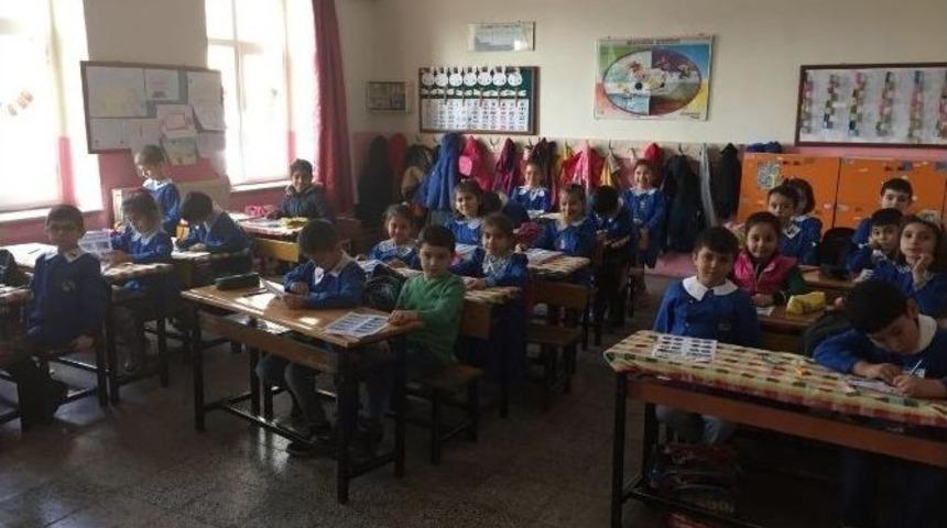 Soğuktan Üşüyen Öğrencilerin İmdadına Başkan Ergene Yetişti