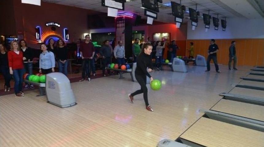 Nil&uuml;fer Ailesi Bowling Turnuvasında Buluştu