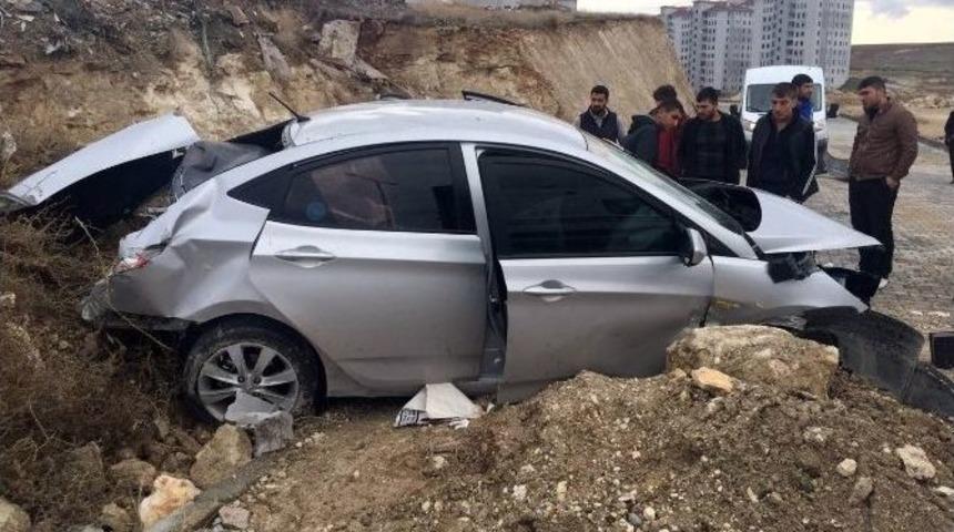 Takla Atan Ara&ccedil;tan S&uuml;r&uuml;c&uuml; Yaralanmadan &Ccedil;ıktı