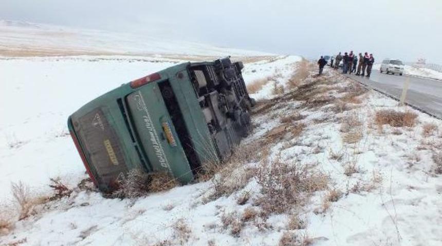 İranlı Turistleri Taşıyan Tur Otob&uuml;s&uuml; Devrildi: 6 Yaralı