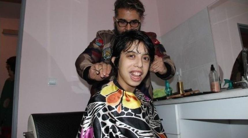 Manisalı Berberlerden Alkışlanacak Hareket