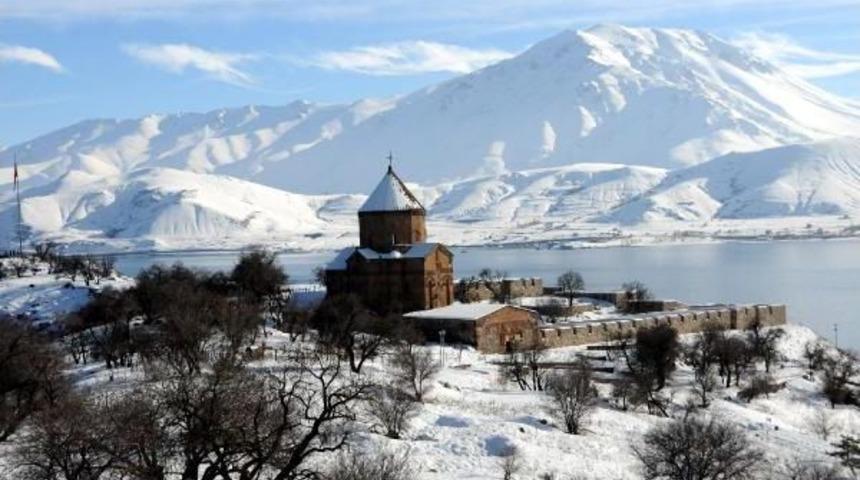 Van'da 'akdamar Adası &Ccedil;&ouml;l Olmasın' Kampanyası