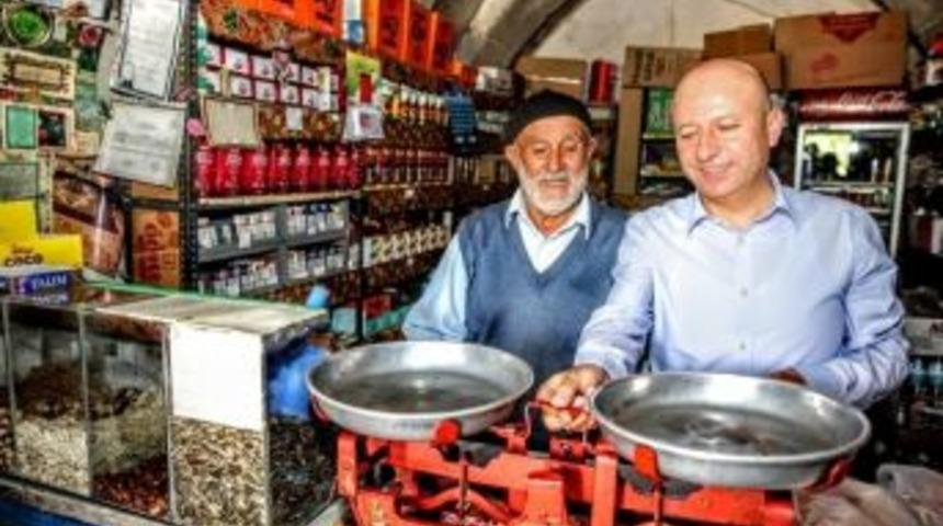 Başkan &Ccedil;olakbayrakdar&rsquo;dan Esnafa &Ouml;l&ccedil;&uuml; Ve Tartı Aletleri Uyarısı