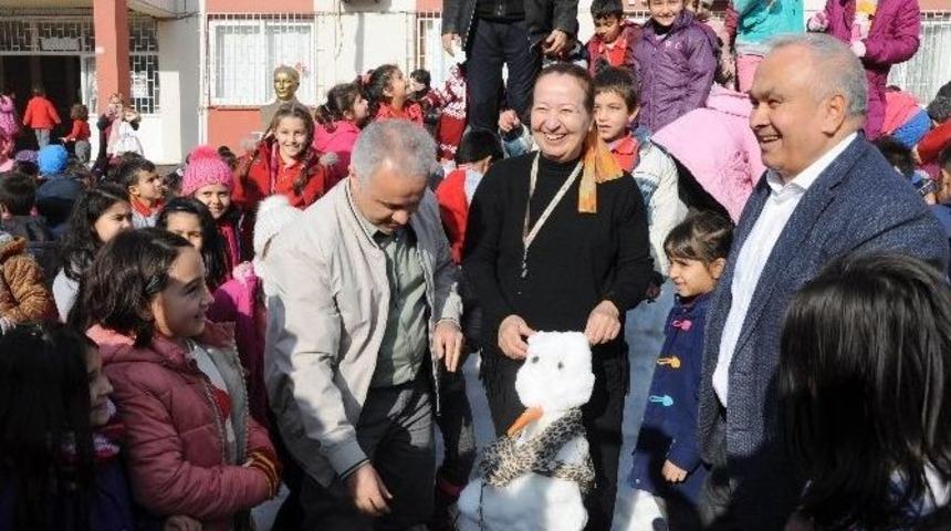 Sahil İl&ccedil;esi Erdemli&rsquo;de Minik &Ouml;ğrencilerin &rsquo;d&ouml;kme Kar&rsquo; Eğlencesi