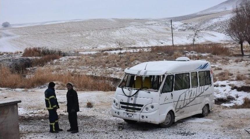 Aksaray&rsquo;da &Ouml;ğrenci Servisi Devrildi: 5 Yaralı