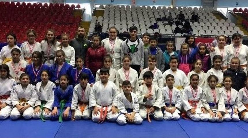 Salihli Belediyespor, Judoda Madalyaları Topladı