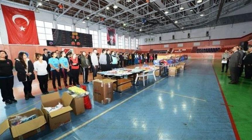 Tunceli&rsquo;de &Ouml;ğrencilere Spor Malzemesi Dağıtıldı