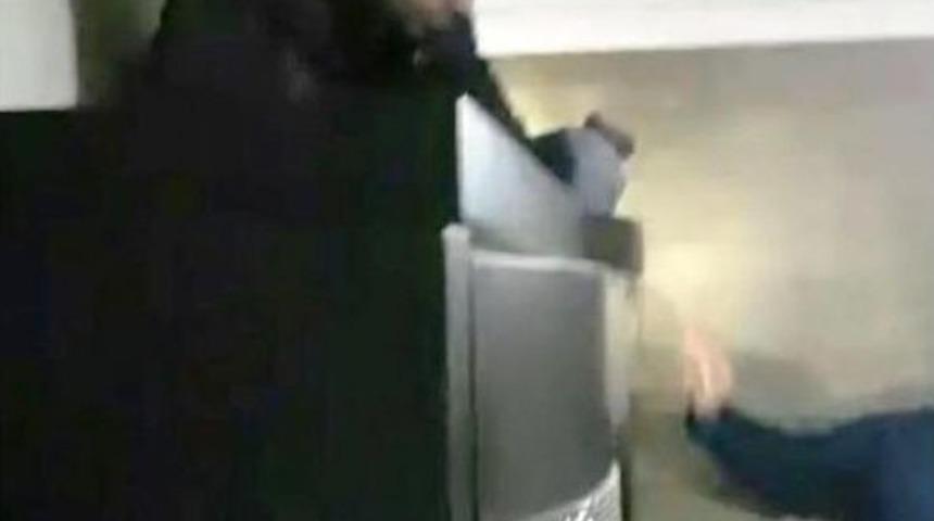 Hırsız Gardırobun &Uuml;zerinde Yakalandı