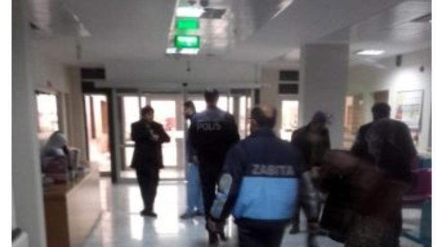 Zabıtayı Darp Eden 3 Kişiyi Polis Lin&ccedil;ten Zor Kurtardı