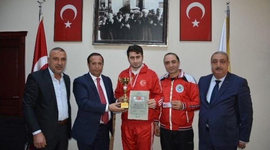 Başkan Toltar, Başarılı Sporcuyu Makamında Ağırladı