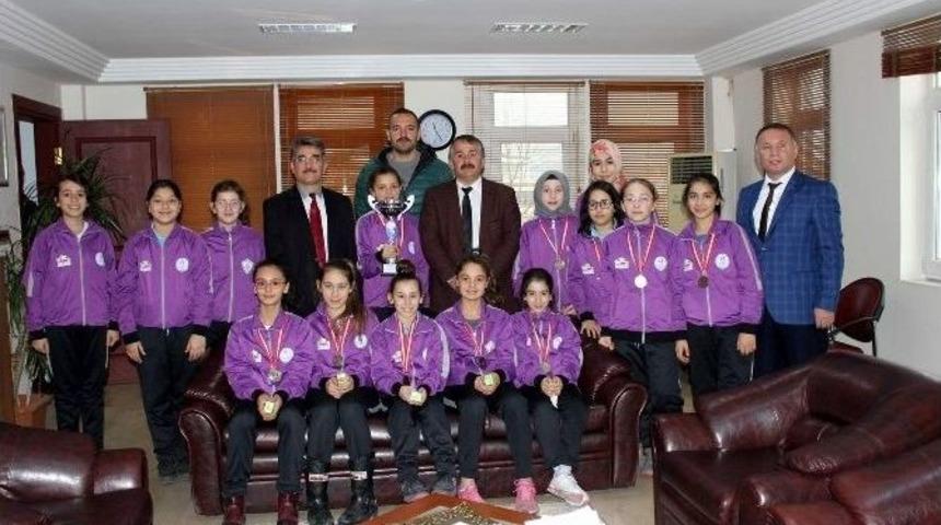 Arifiye’nin Hentbol Yıldızlarından Başkan Karakullukçu’ya Ziyaret