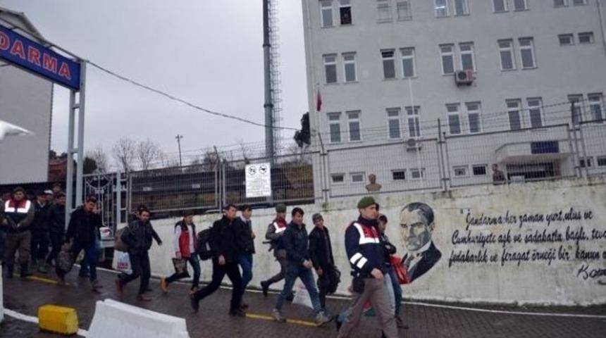 Zonguldak&rsquo;ta 17 Ka&ccedil;ak G&ouml;&ccedil;men Yakalandı