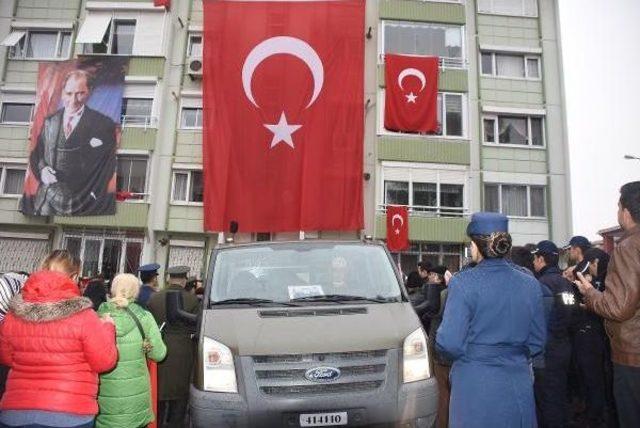 El Bab Şehidi Astsubay Furkan Yavaş'ı, Ailesi El Ele Uğurladı