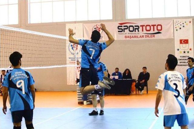Adana Btü Voleybol Takımı Üniversitelerarası Turnuvada