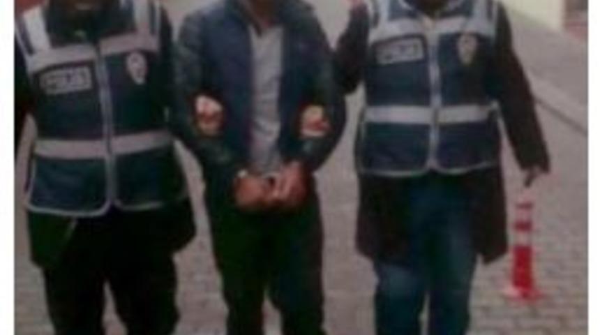 Şaşkın Hırsız Girdiği Evde Kimliğini D&uuml;ş&uuml;r&uuml;nce Yakayı Ele Verdi