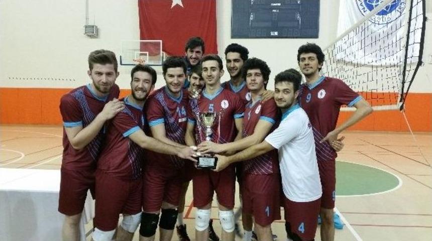 Yalova &Uuml;niversitesi Voleybolda Şampiyon