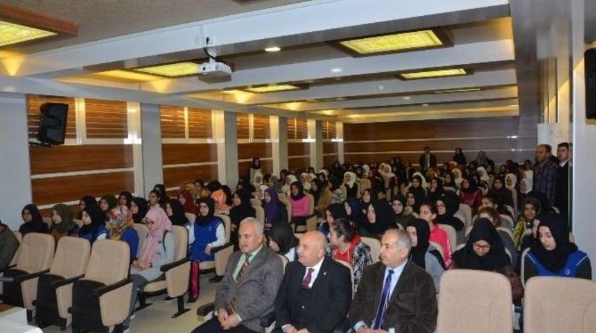 Prof. Dr. G&ouml;n&uuml;ll&uuml; İmam Hatip &Ouml;ğrencileriyle Bir Araya Geldi