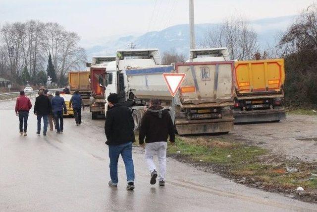 Karşıdan Karşıya Geçen Kadına Tır Çarptı