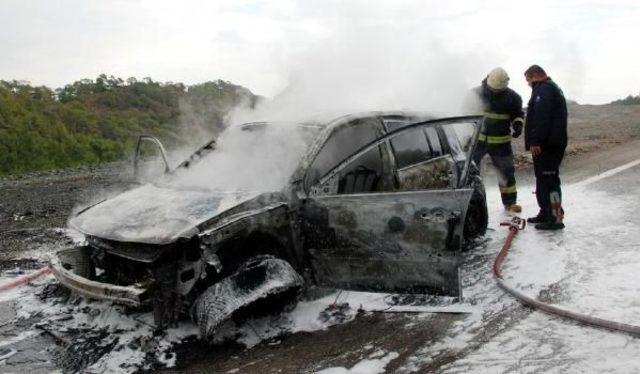 Seyir Halindeki Otomobil Alev Alev Yandı