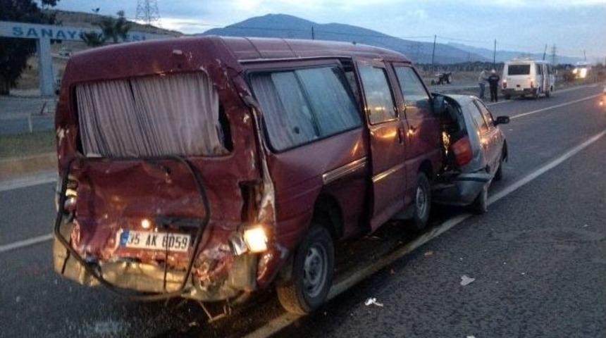 İzmir Aliağa&rsquo;da Zincirleme Kaza: 5 Yaralı