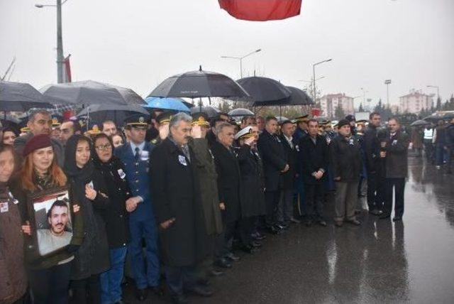 El Bab Şehidi Astsubay Furkan Yavaş'ı, Ailesi El Ele Uğurladı (2)