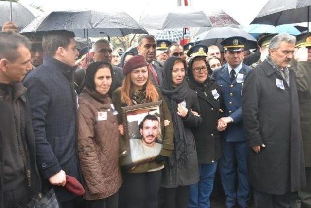 El Bab Şehidi Astsubay Furkan Yavaş'ı, Ailesi El Ele Uğurladı (2)