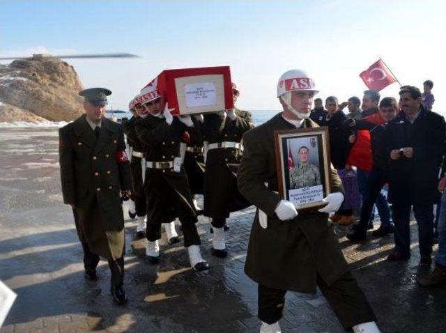 El Bab Şehidi Bozarslan, Bitlis'te Gözyaşlarıyla Toprağa Verildi