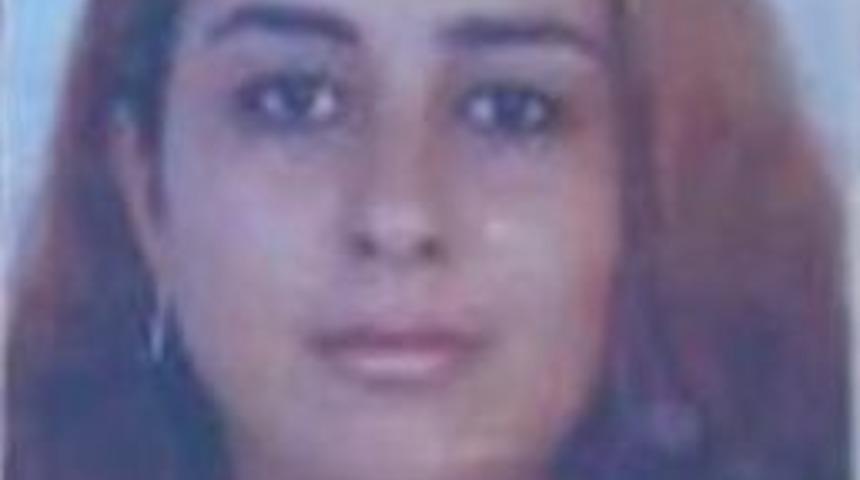 Evinin Bah&ccedil;esindeki Ağaca Kendini Astı