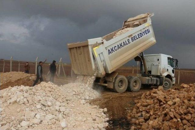 Mahalle Sakinlerinden Akçakale Belediyesine Pankartlı Teşekkür