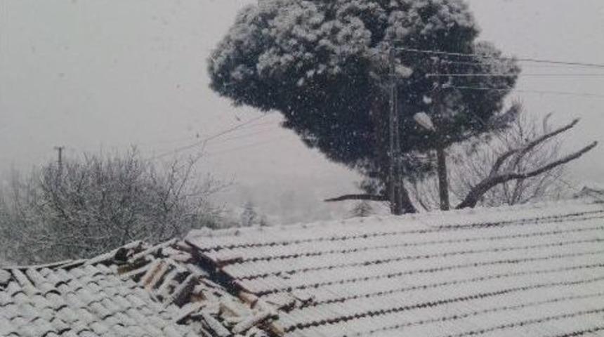 Salihli&rsquo;de Kar Yağışı Başladı