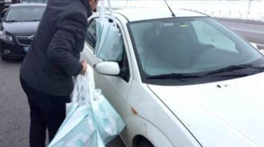 Belediye Mahsur Kalanlara Kumanya Dağıttı