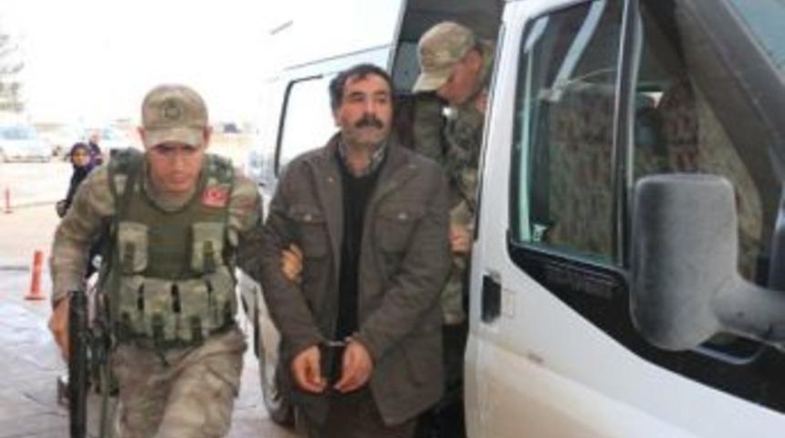 Jandarmadan Ka&ccedil;an Otomobilde Mermi Ele Ge&ccedil;ti (2)