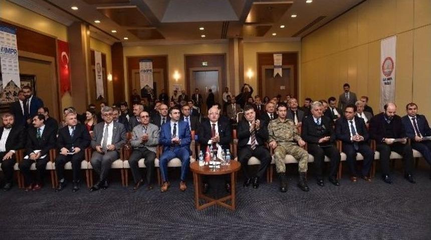 M&uuml;lteci &Ccedil;ağrı Merkezine Vali Tuna&rsquo;dan Destek