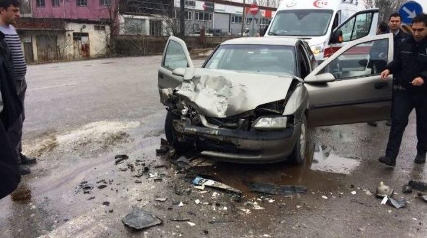 Bartın&rsquo;da Trafik Kazası: 2 Yaralı