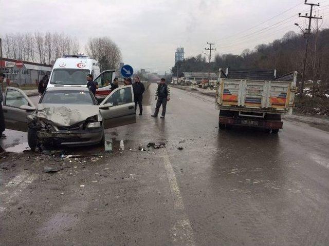 Bartın’da Trafik Kazası: 2 Yaralı