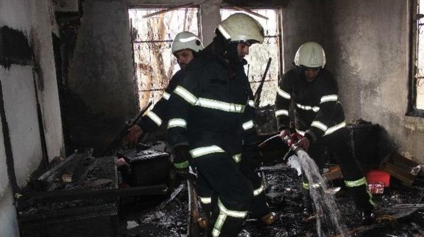 Akli Dengesi Bozuk Şahıs Suriyeli Kiracının Evini Ateşe Verdi
